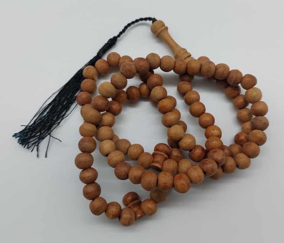 Use Mustika Kayu Merah Delima Rosary to attract positive energy.